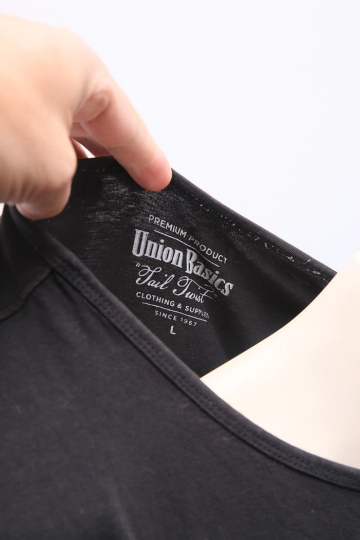 T-shirt noir - photo numéro 2