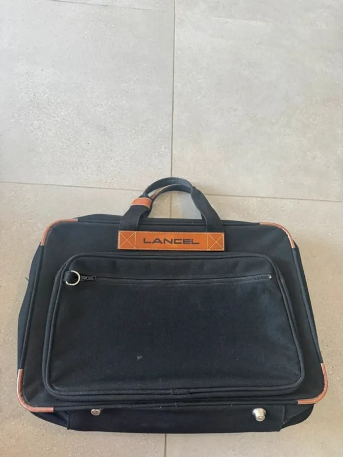 Bagage Lancel, bon état général mais il y a des petites traces d'usures, 53x35x15cm