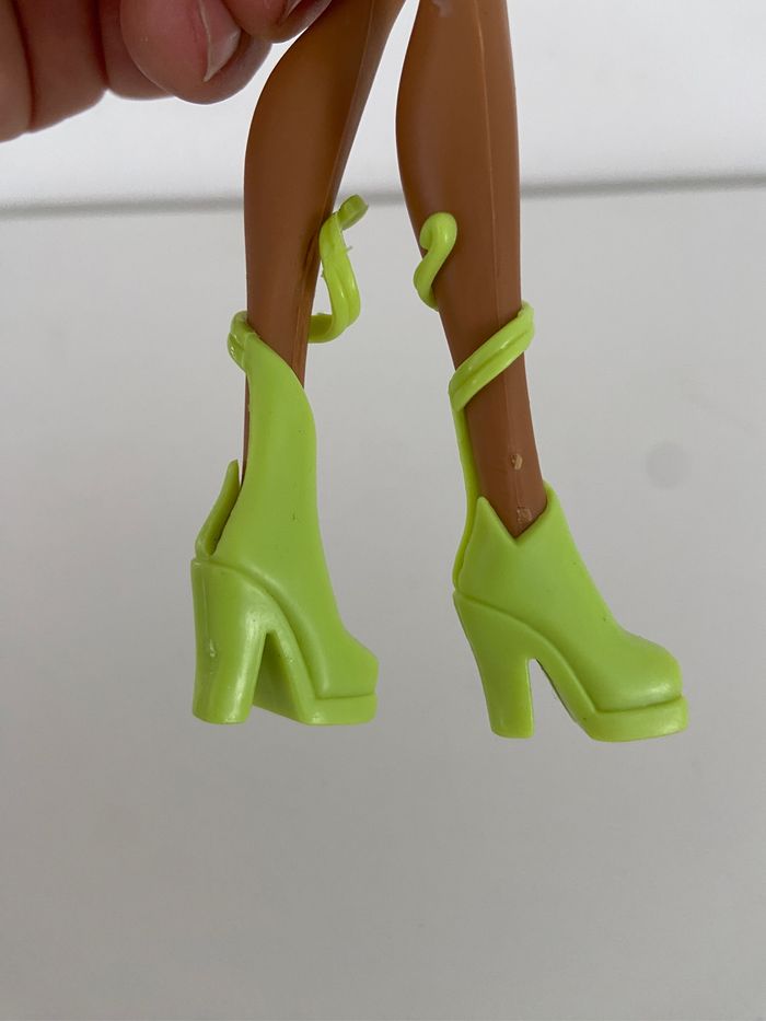 Poupée winx club Layla - photo numéro 6