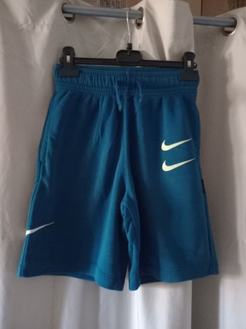 Short Nike taille 10ans