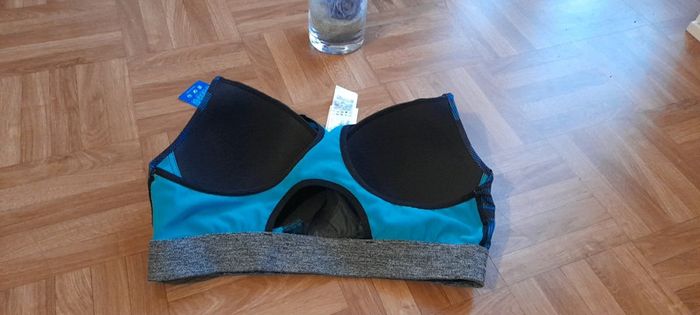 Brassière de sport neuve - photo numéro 3