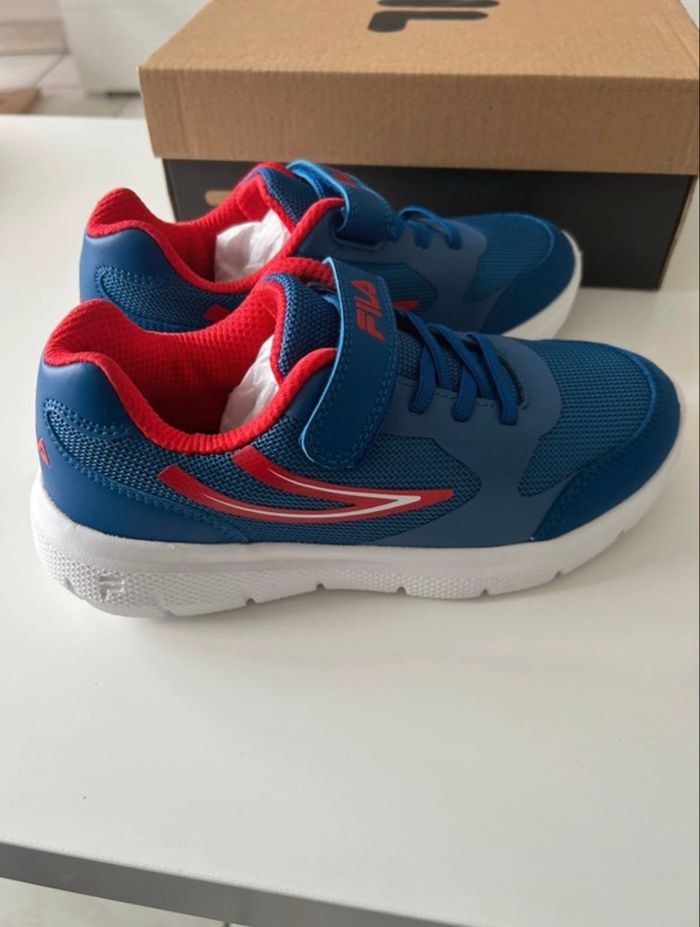 Baskets FILA enfant – Taille 35 – Neuf avec boîte