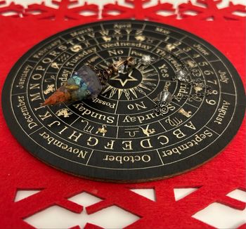 Planche  et pendule divinatoire