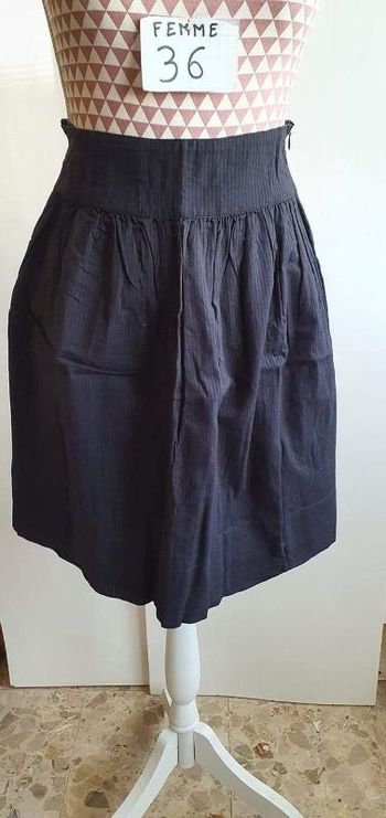 Jupe,noir a rayures noir ,coton,en très très bon état, longueur 51cm,marque La Redoute =5.50€