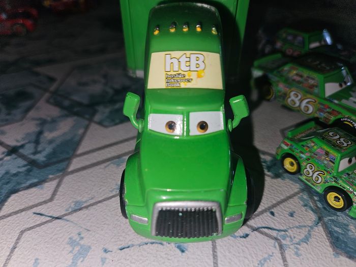 Disney Pixar Cars véhicule Camion Transporteur chick hicks 86 + voitures - photo numéro 2