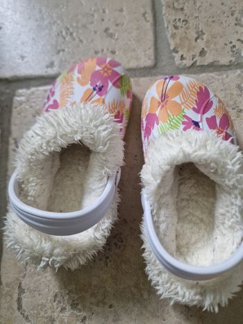 Chaussons type crocs fourré taille 24