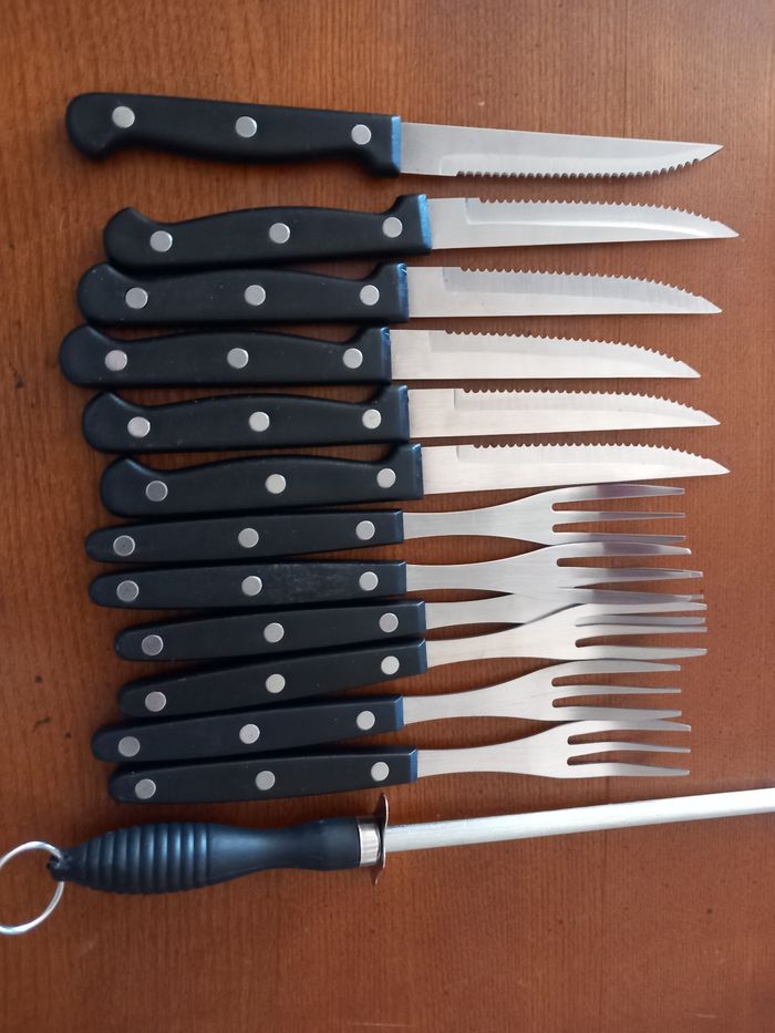 Lot 6 fourchettes avec 6 couteaux et aiguiseur - photo numéro 5