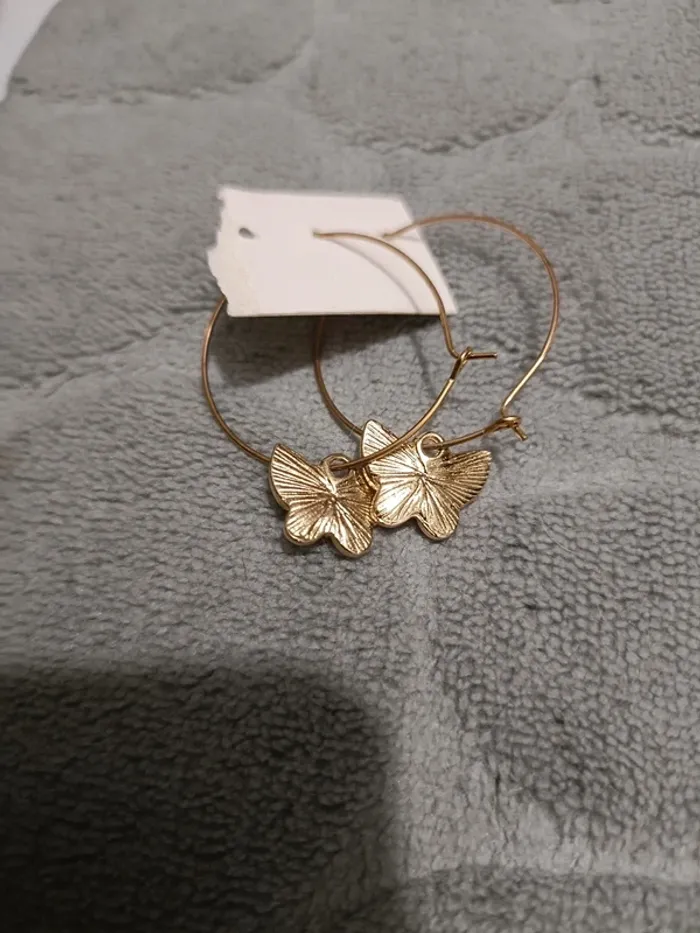 Boucles d'oreilles fantaisie doré papillon violet - photo numéro 3