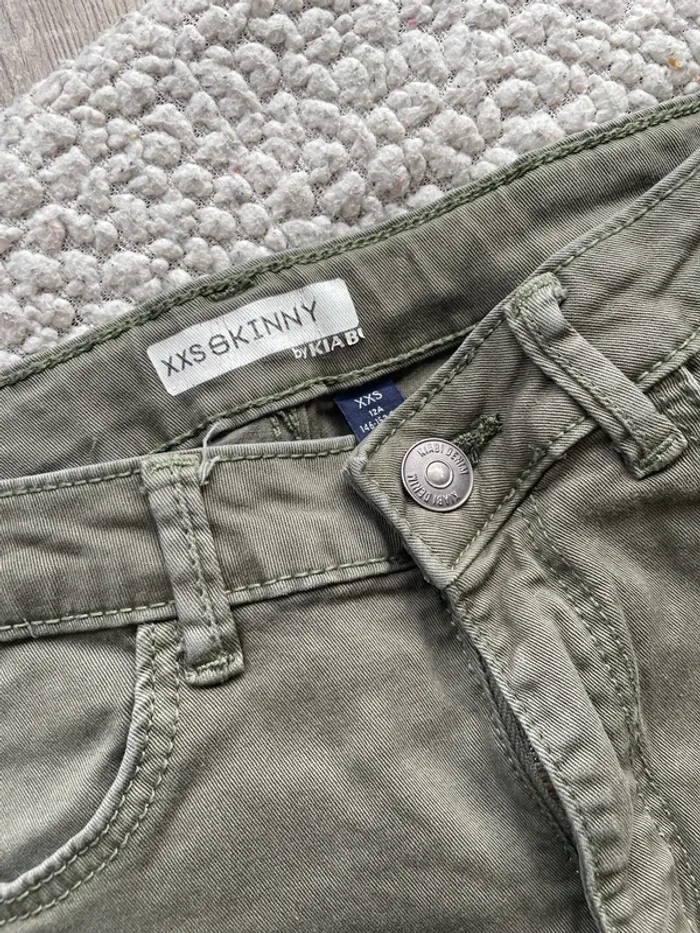 Pantalon fille avec poches kaki Kiabi 12 ans - photo numéro 3