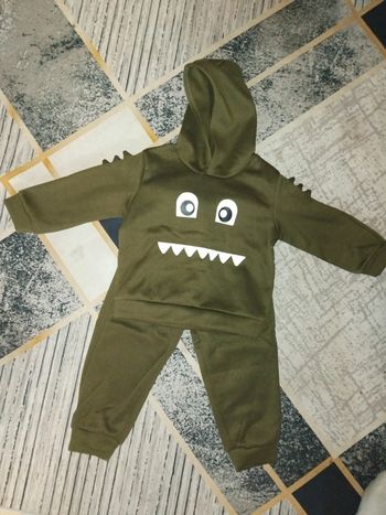 Ensemble neuf 4 ans