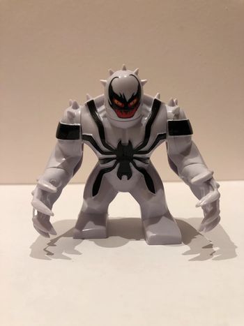 Figurine type lego Anti-Vénom. Marvel