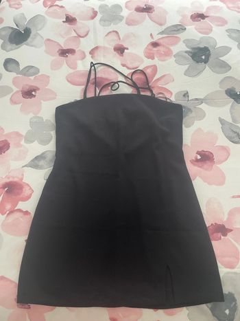 Robe noire à bretelles