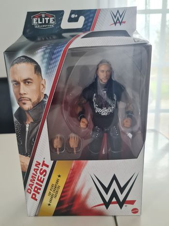 Figurine wwe de damian priest