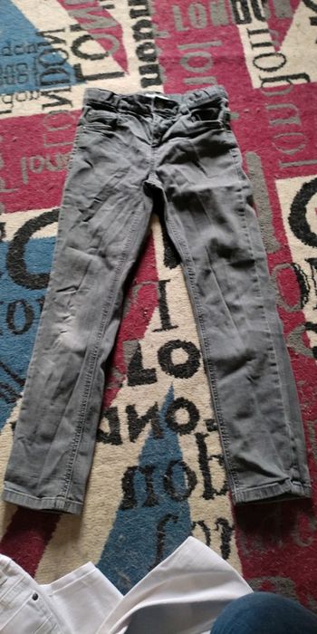 Jeans taille 9 ans gris
