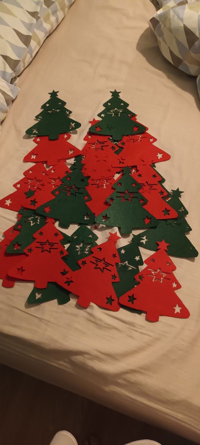 Sapin en feutretrine porté couverts pour Noël