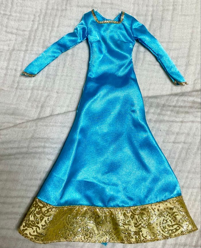 Robe bleu et doré pour Barbie bon état - photo numéro 2