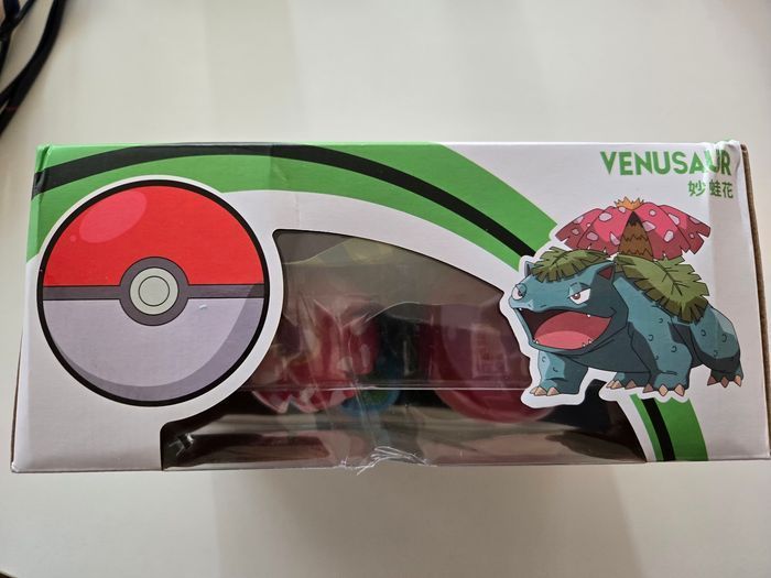 Figurine Pokemon Florizarre avec Pokeball. Neuf - photo numéro 2