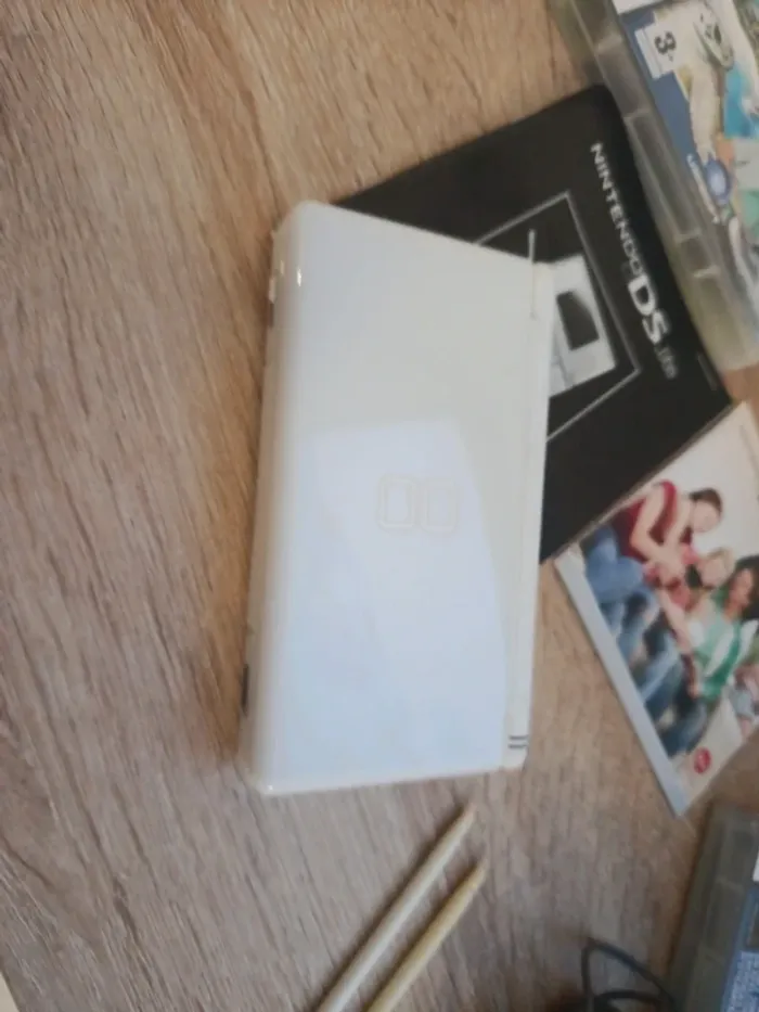 Nintendo ds Lite blanche 2 jeux - photo numéro 2