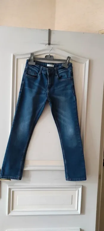 🐼Jeans  taille réglable 8 ans Kiabi très bon état  🐼
