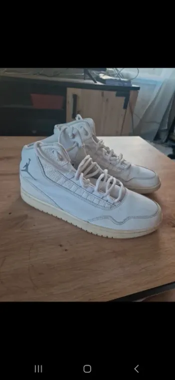 Jordan Executive blanche taille 43  bon etat