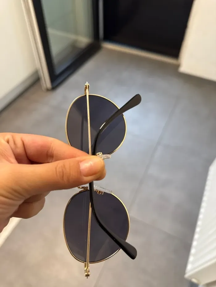Lunette de soleil - photo numéro 3
