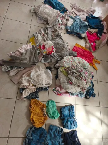 Lot  84 vêtements bébé fille 12 mois