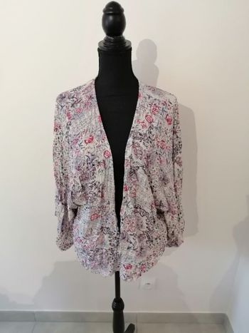 Joli kimono fleuri taille 3