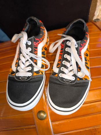 Baskets vans flammes taille 33