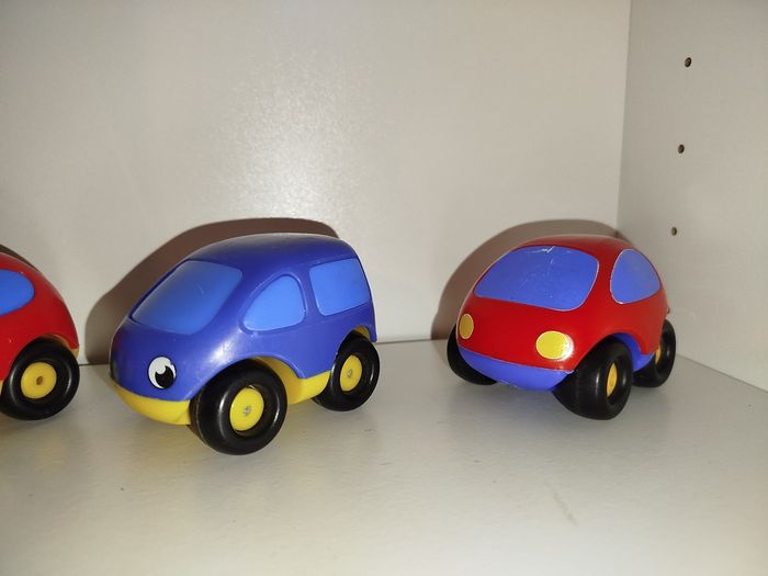 Lot petites voitures en plastique - photo numéro 3