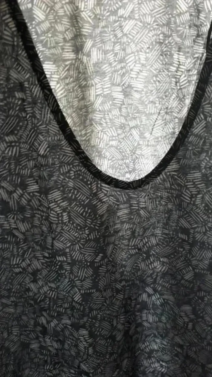 Tee-shirt très léger Taille L - photo numéro 4