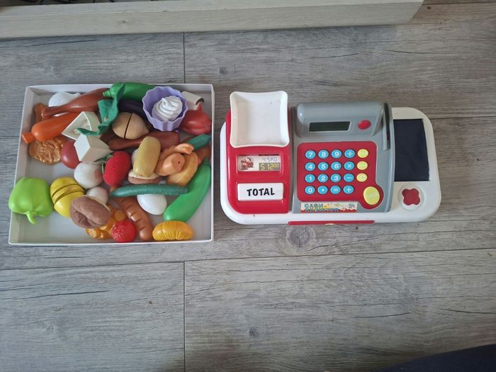 Caisse enregistreuse enfant avec marchandiseje - photo numéro 1