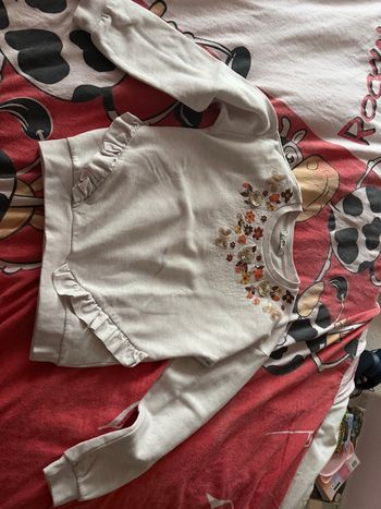 Pull beige à motifs 