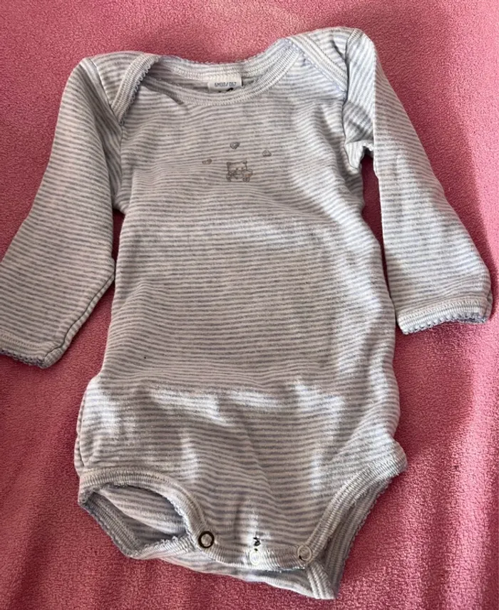 Lot de 16 bodys taille 6 mois - photo numéro 5