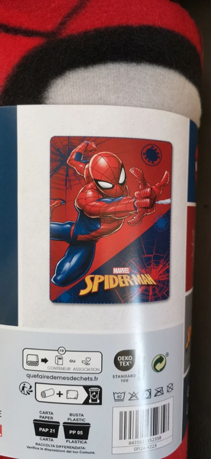 plaide polaire Spiderman neuf jamais utiliser - photo numéro 2