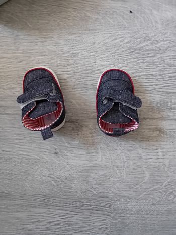 Chaussures bebe taille 16