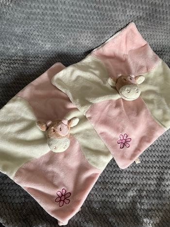 Doudou plat vache Lola beige rose fleur Noukie's