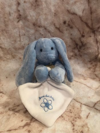 Doudou lapin bleu mouchoir blanc brode mon doudou et fleur Doudou et Compagnie
