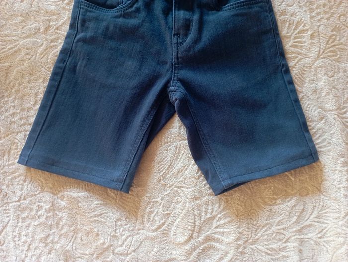 Lot de 2 shorts 4 ans très bon état - photo numéro 4