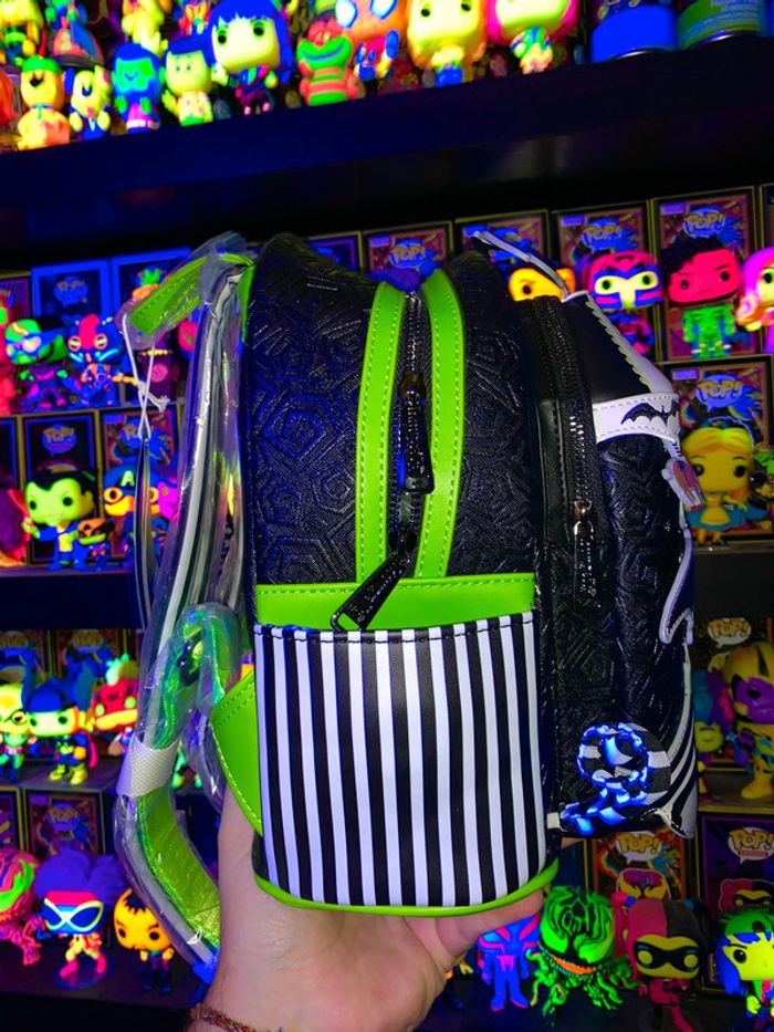Loungefly Beetlejuice Carousel Light Up - photo numéro 2