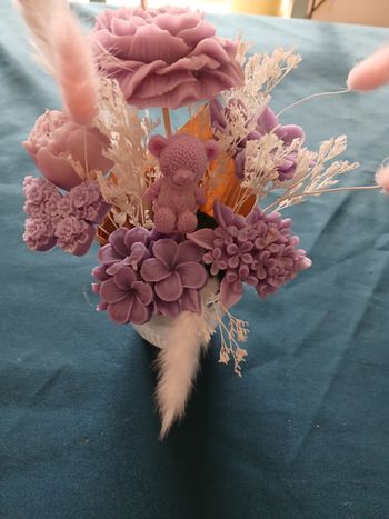 Bougie dans fleurs en cire et bougies