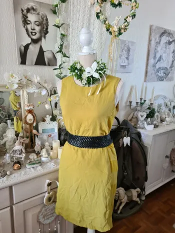 Robe moutarde 27 Quai de seine Taille 38