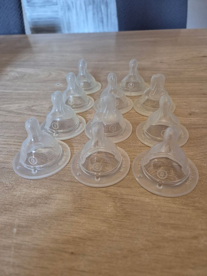 Lot biberons MAM  avec tétines - photo numéro 3