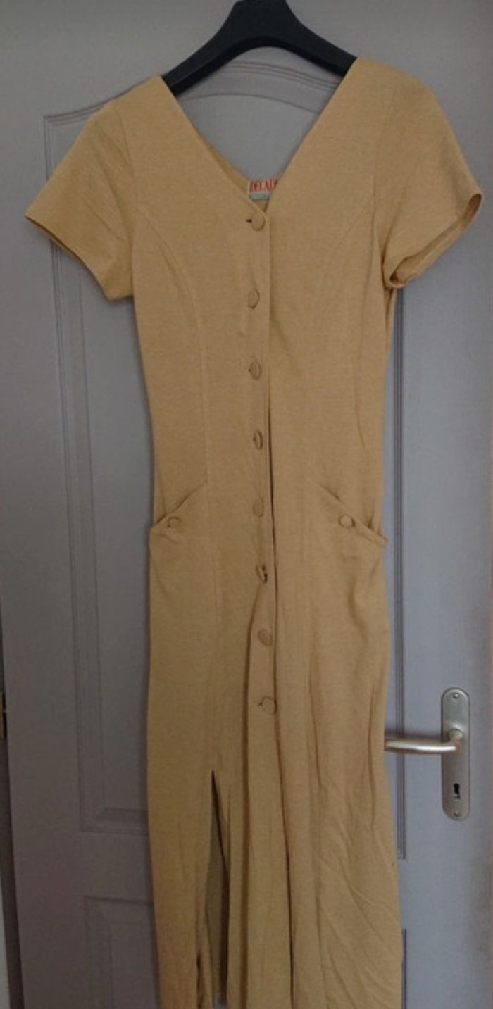 Robe longue jaune pâle