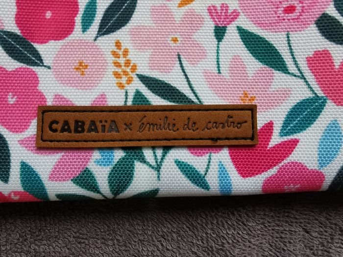 Pochette édition limitée Cabaia Émilie de Castro - photo numéro 10