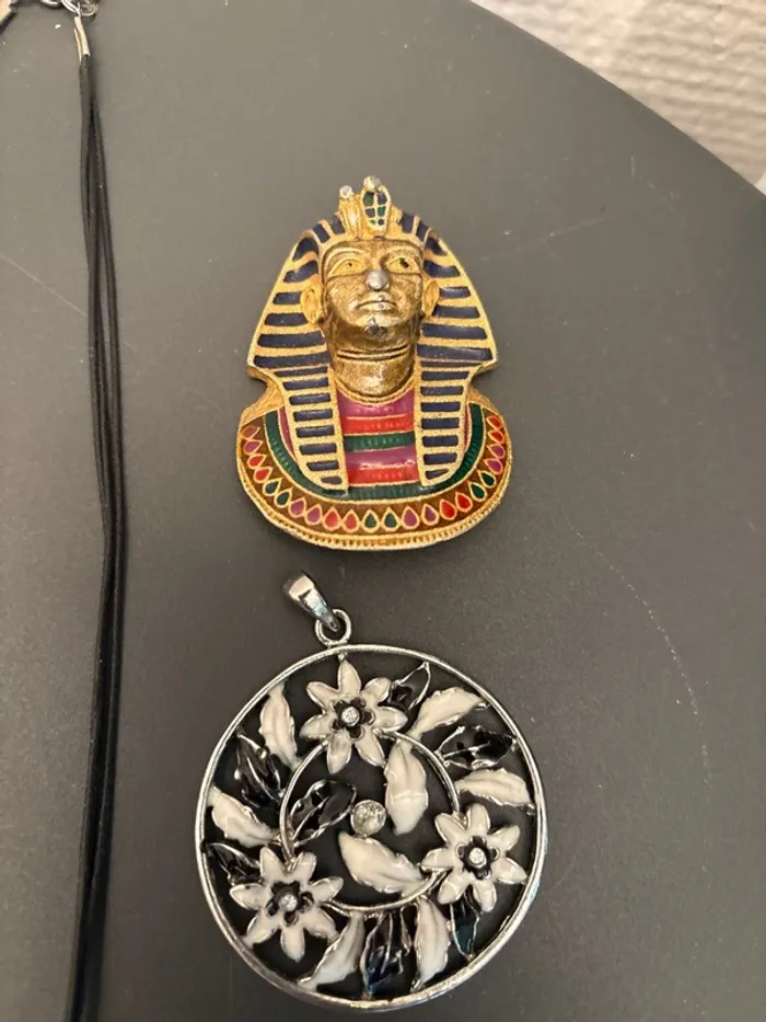Lot de bijoux fantaisie variés – colliers, pendentifs, bracelets, boucles d’oreilles - photo numéro 7