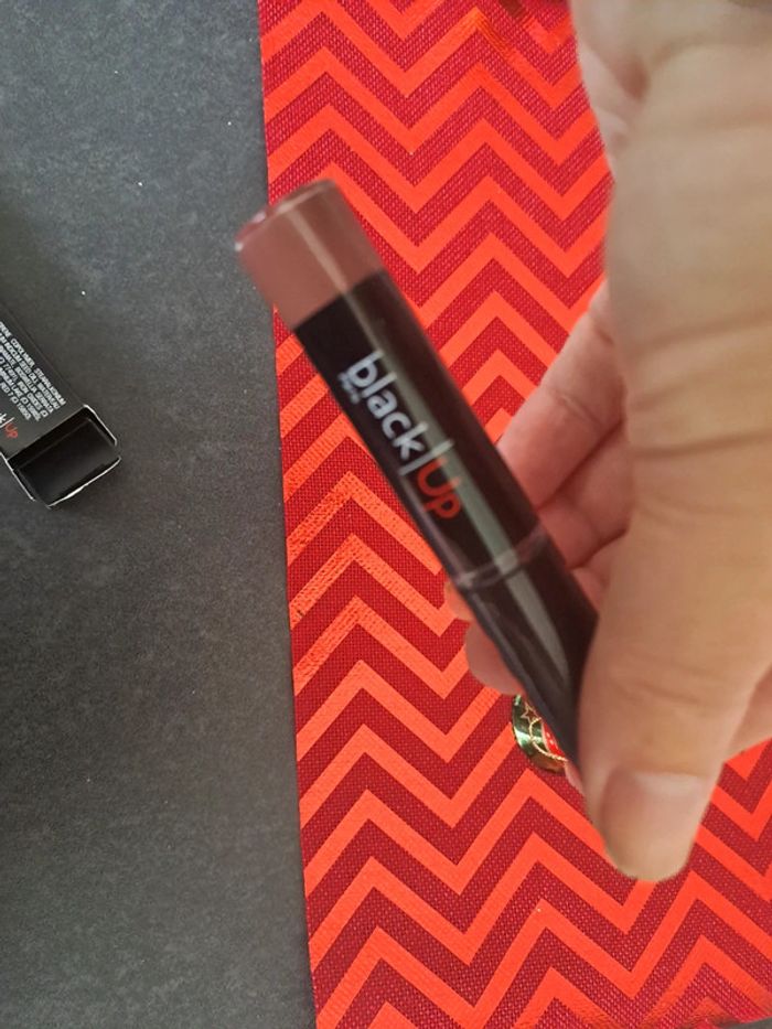 Rouge à lèvres liquide black up - photo numéro 3