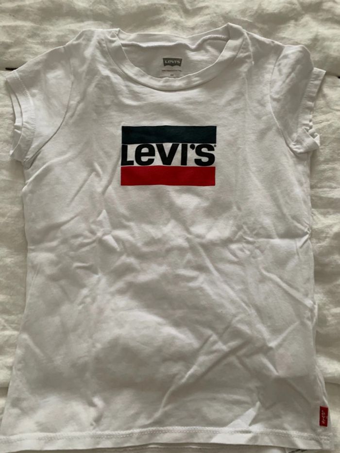 T shirt levis