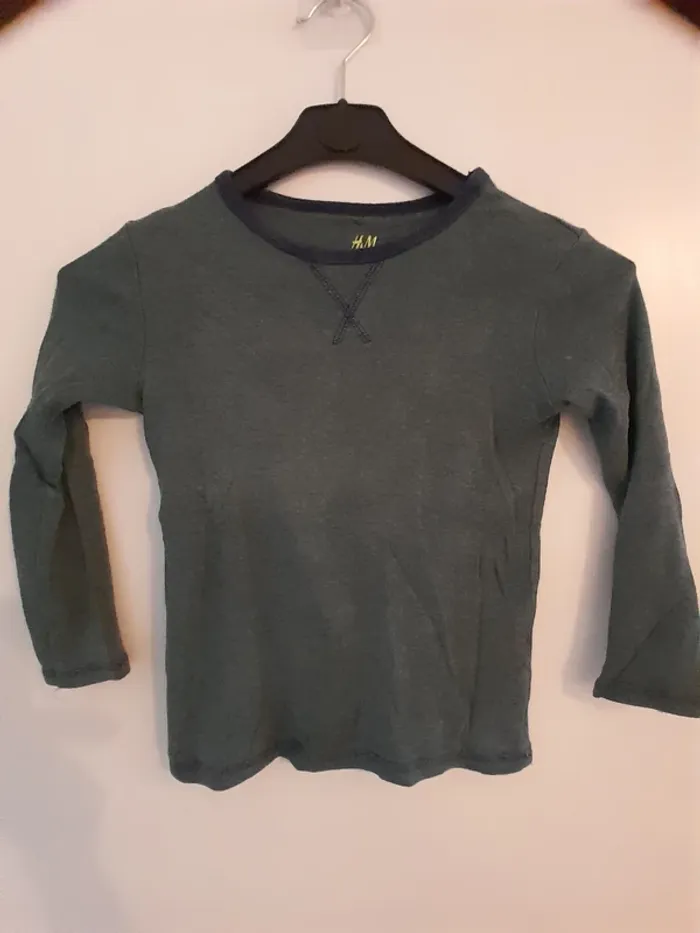 Tee-shirt, couleur kaki/bleu marine, Marque H&M, taille 4/6ans - 110/116cm manches longues
