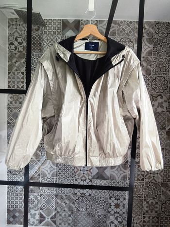 Blouson coupe vent couleur dorée