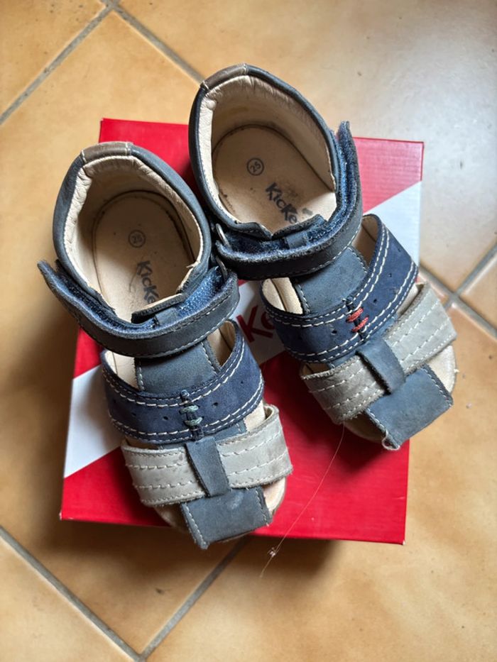 Belle paire de sandales Kickers T. 25 garçon - photo numéro 3